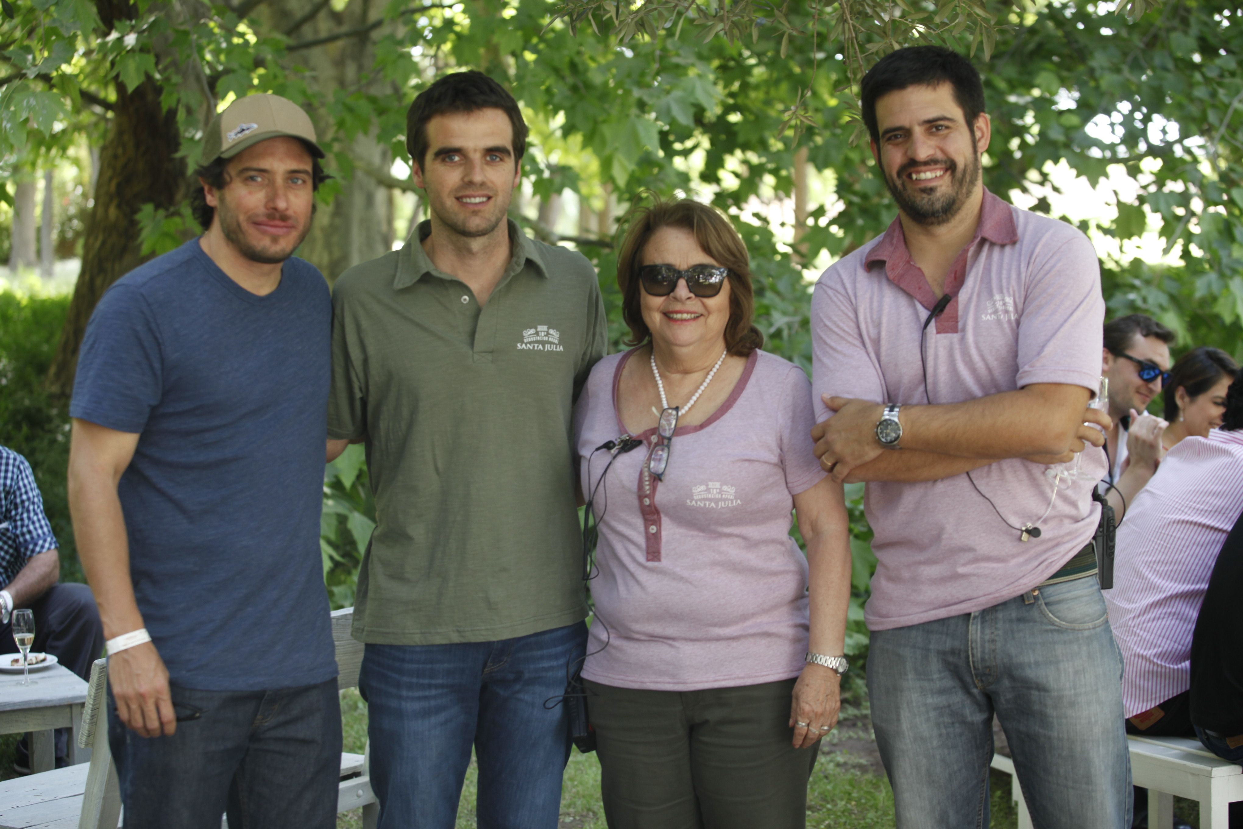 Anfitriones. Sebastián y Miguel Zuccardi, Ana Amitrano y Juani Guzmán.