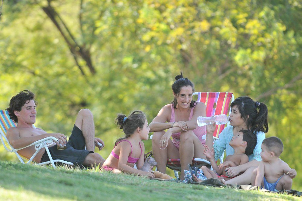 Refrescarse. Esa será la premisa en estos días con máximas que rondarán los 40 grados. (UNO - Luis Amieva)