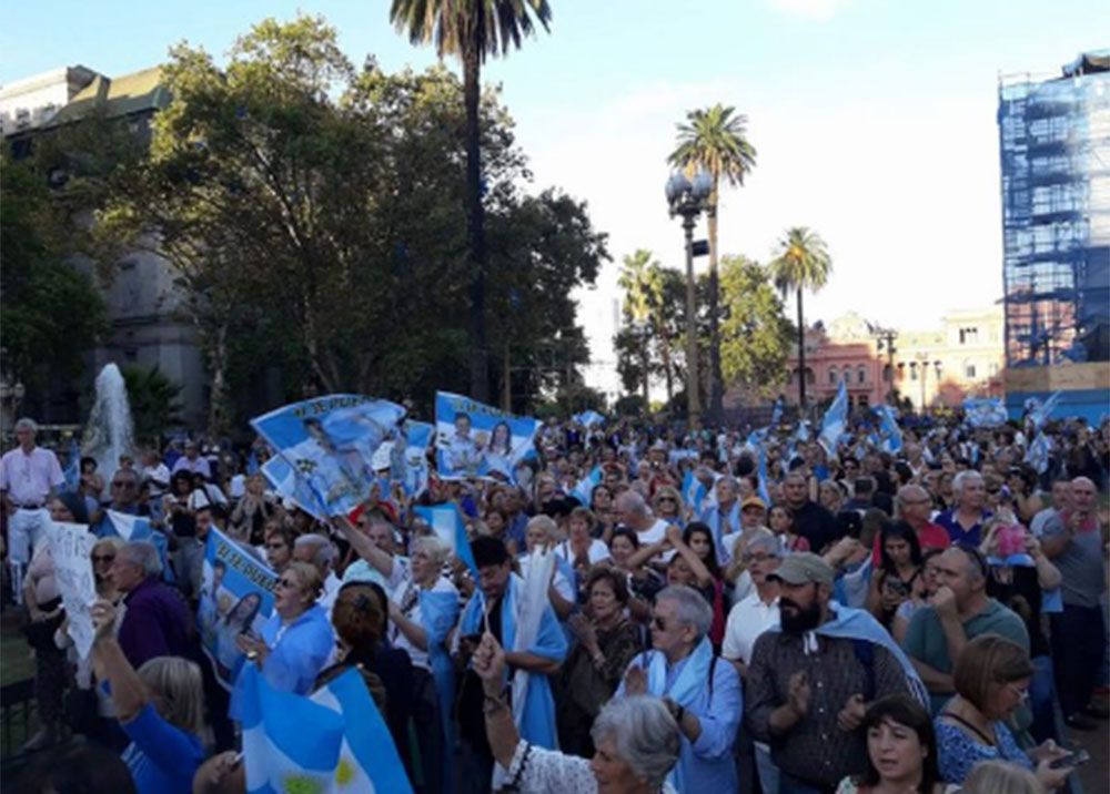 Así lucía Plaza de mayo en la tarde de este sábado.