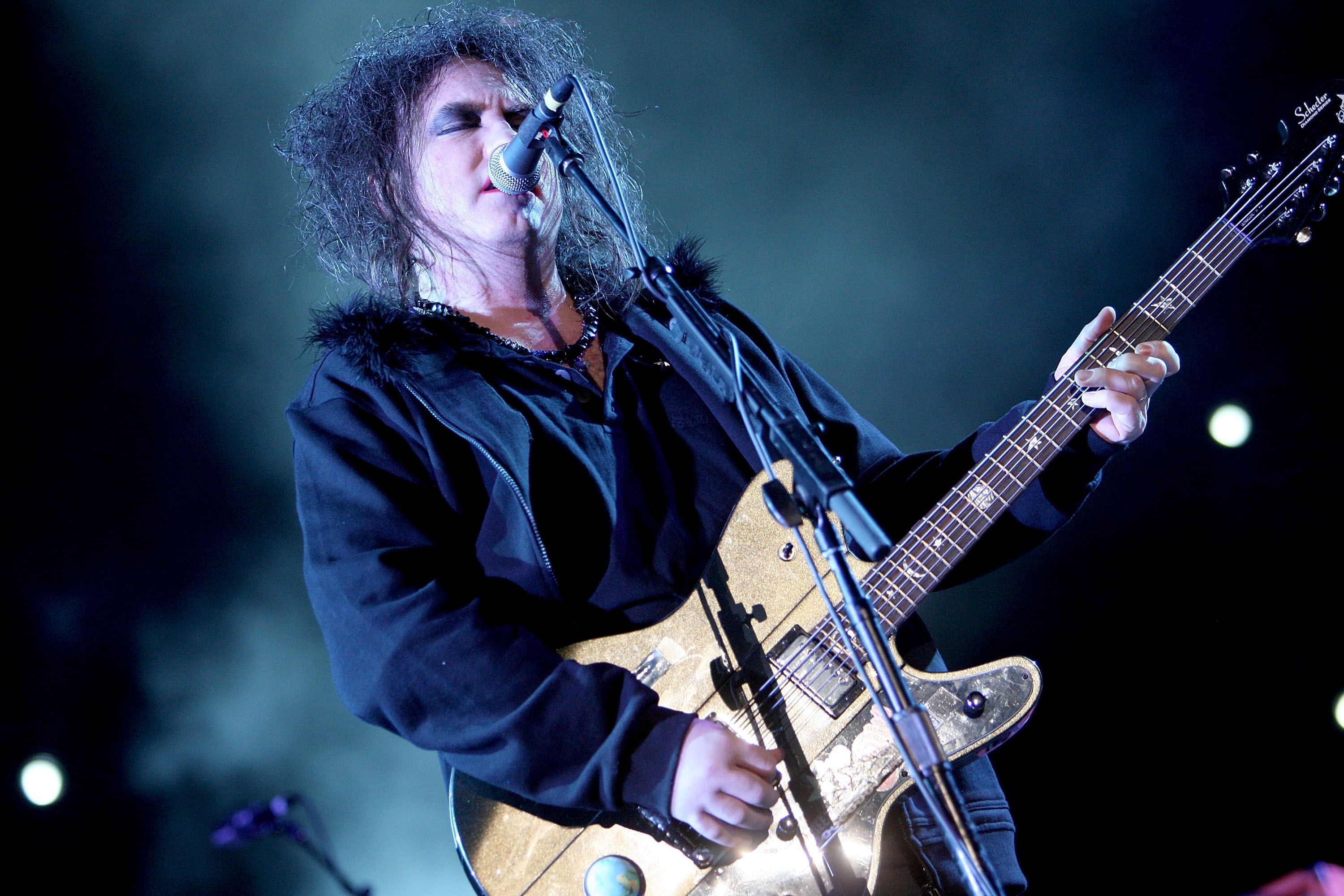 58 años de Robert Smith, detrás del maquillaje, ¡solo rock! 58 años de Robert Smith, detrás del maquillaje, ¡solo rock!