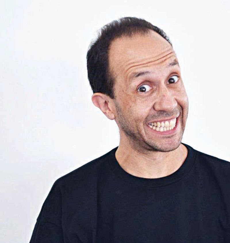 La vi y me voló la cabeza. Me encantó la mezcla que hay entre el hecho fortuito y el humor delirante. Es un sueño poder realizar esta comedia musical (Aníbal Villa, director y actor).