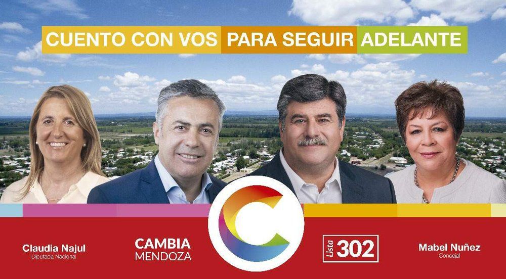 El intendente Abed, de Junín, junto a su candidata a concejal, el gobernador y Najul, que lidera la lista.