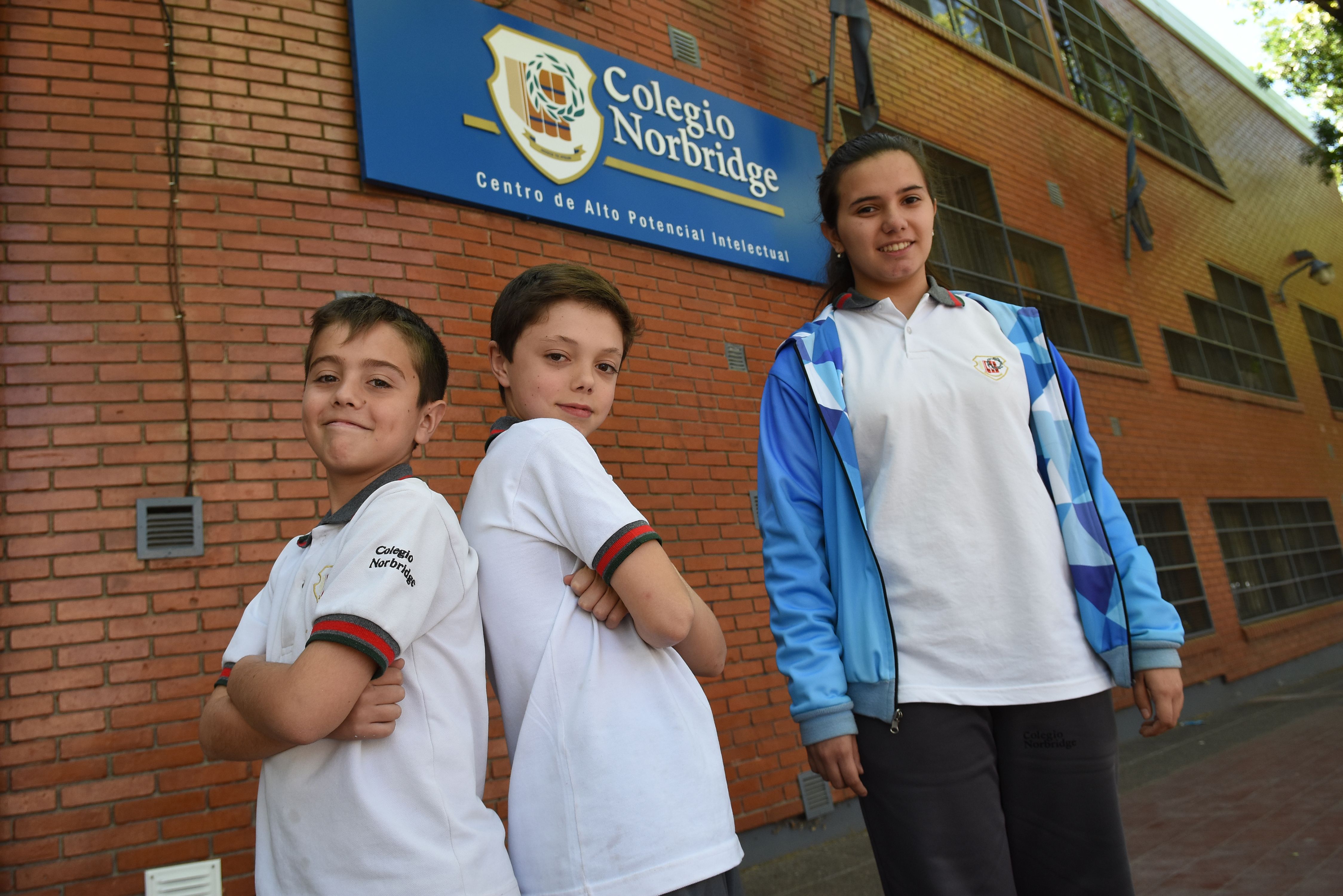 Orgullosos. Facundo Piozzini (10), Bautista Bernert (11) y Valentina Luciarte (12).