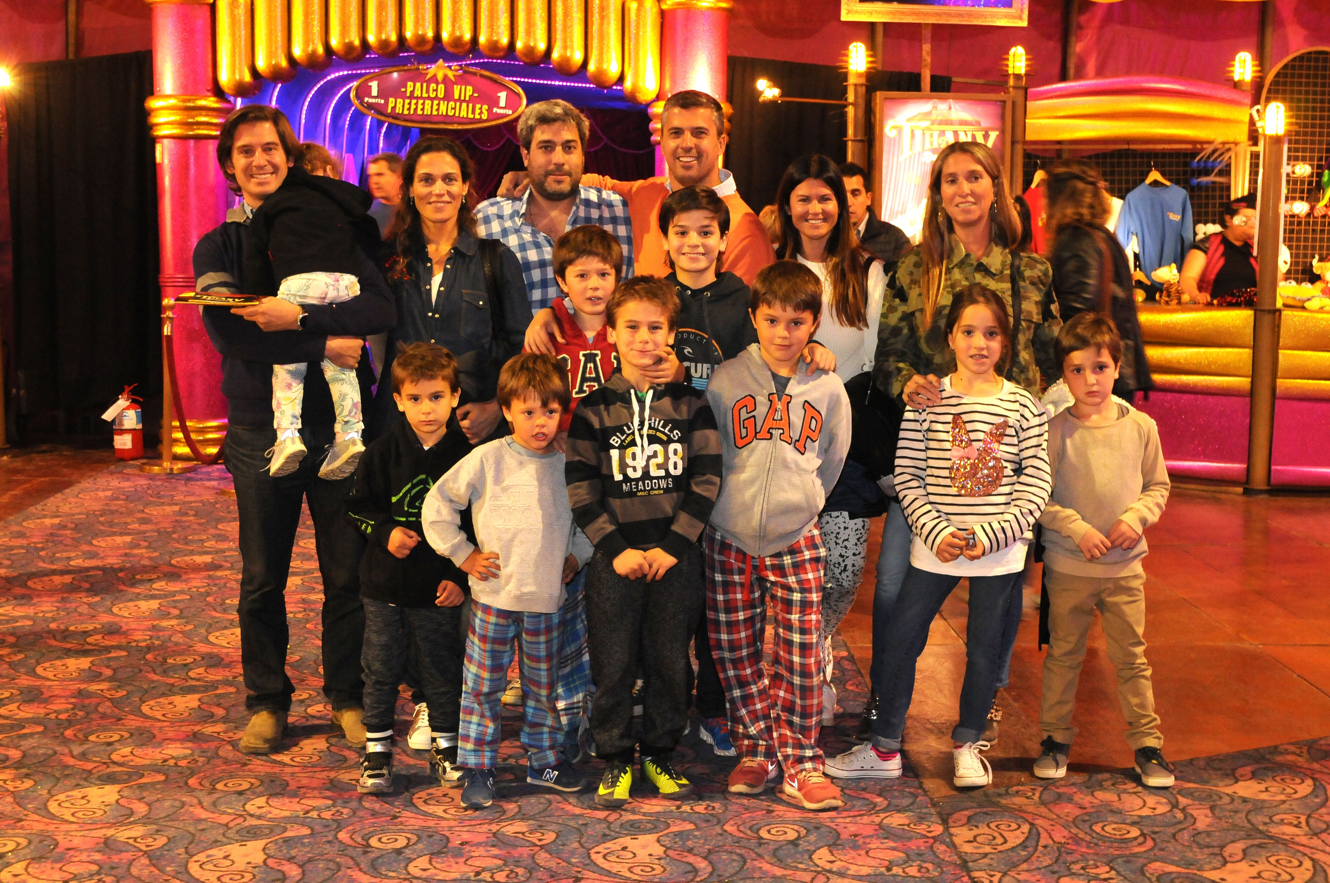 En multitud. Las familias Pratellesi, Serpa y Palumbo asistieron al circo.