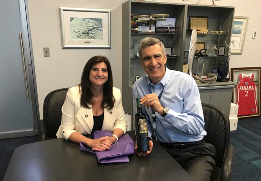 Gabriela Testa, visitó las oficinas centrales de Copa Airlines en la Ciudad de Panamá y fue recibida por el presidente de la compañía, Pedro Heilbron.