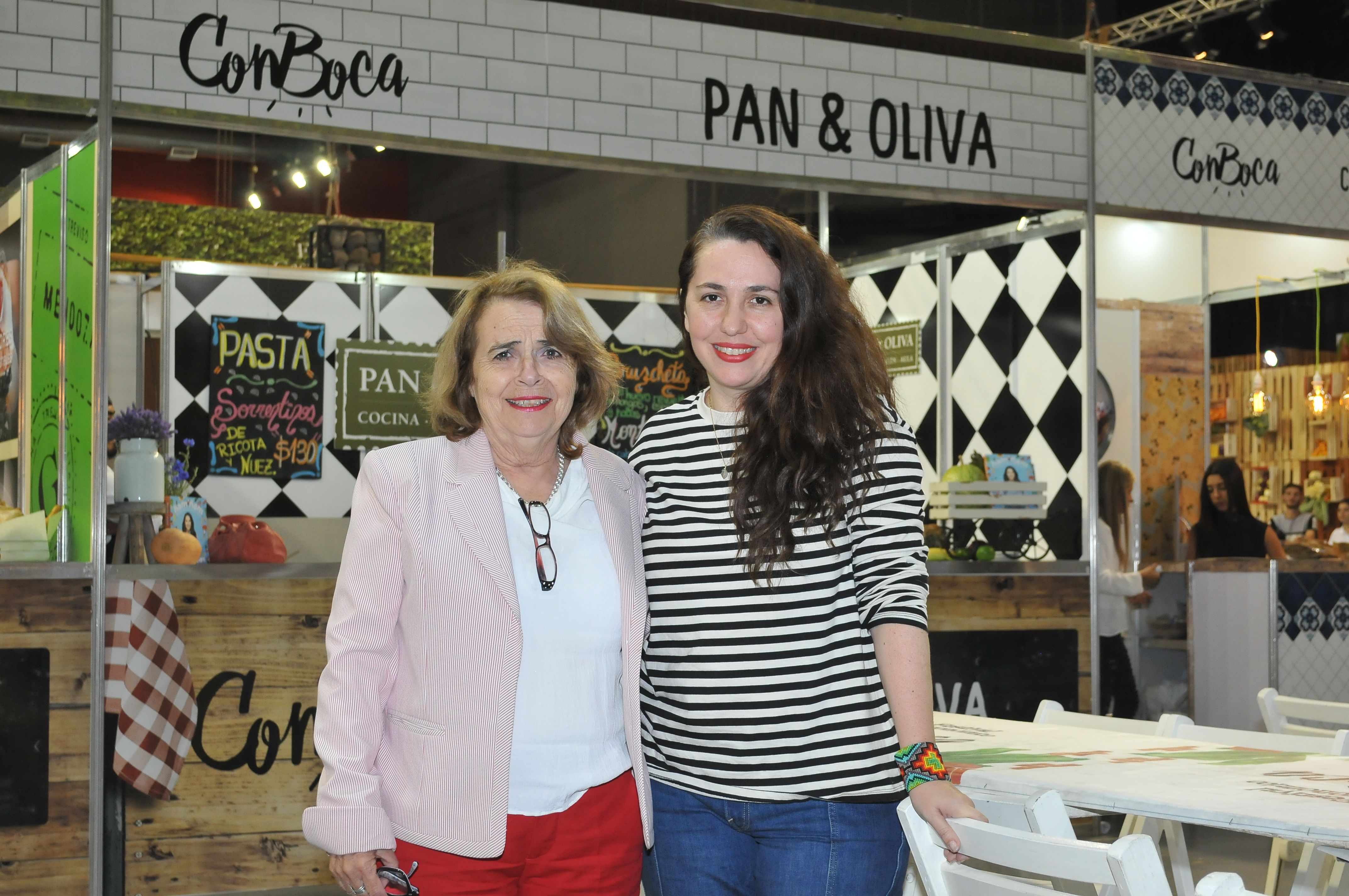 Ana Amitrano y Narda Lepes.