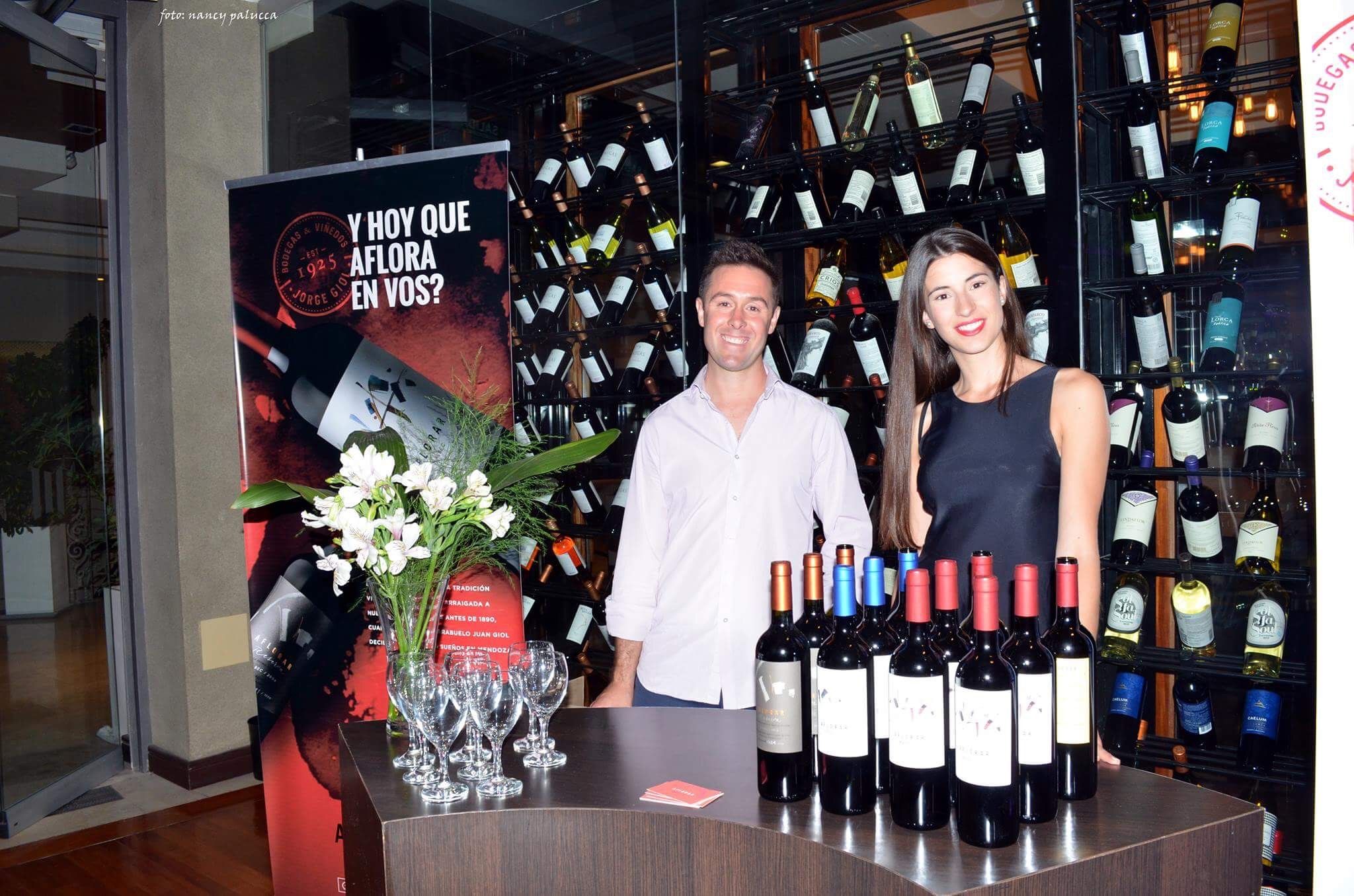 También hubo espacio para degustar exquisitos vinos.