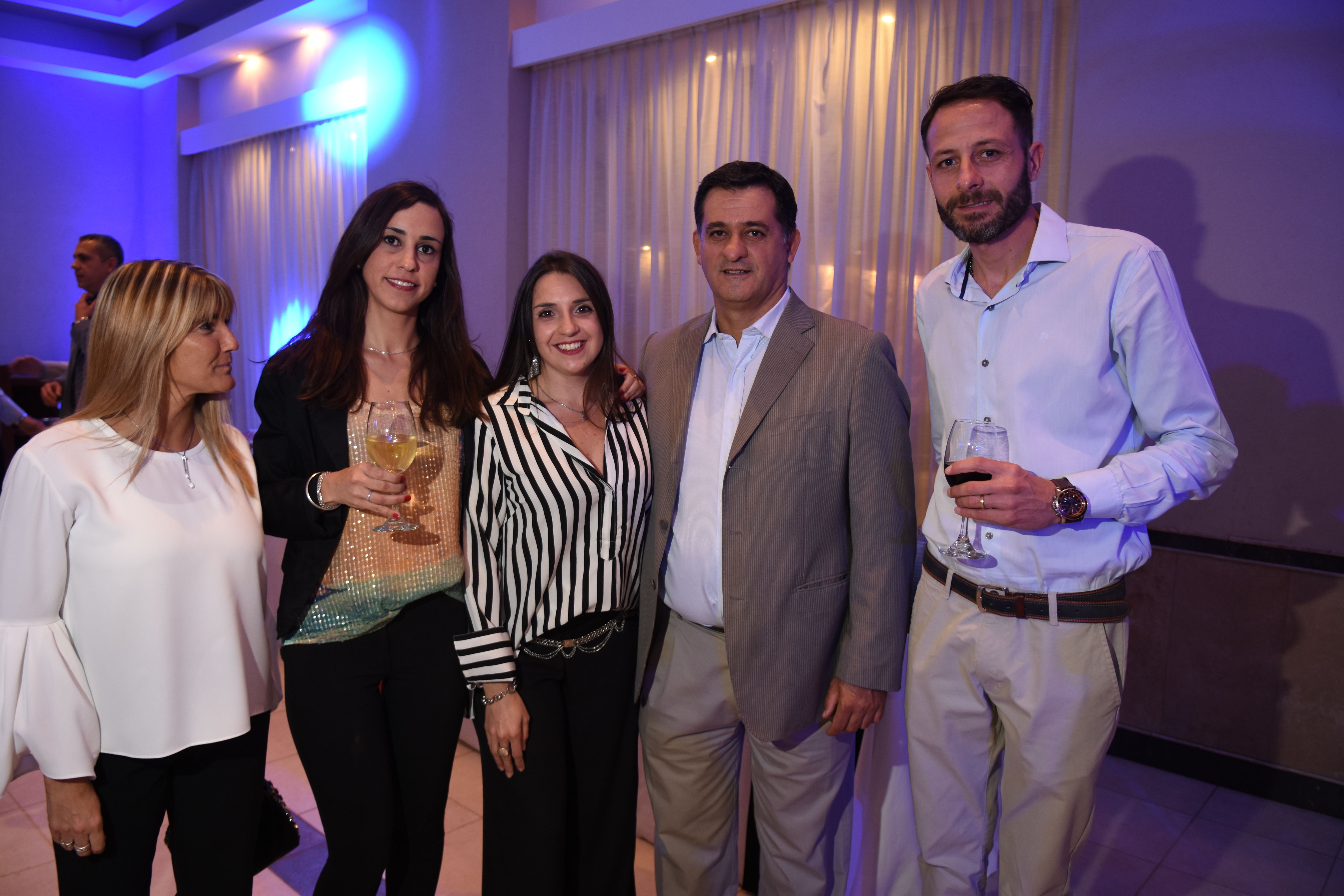 Cecilia Abbona, Soledad Rosacher, Verónica Salanitro, Adrián Cifuente y Alejandro Luna.