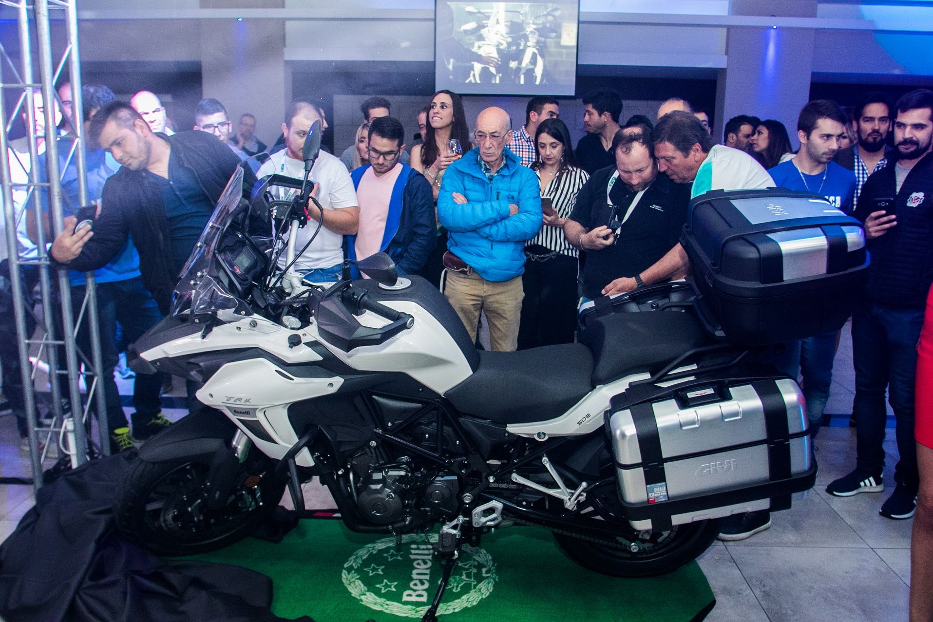 La esperada Benelli TRK 502 ya está en Lavalle Motos.