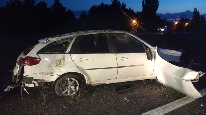 Así quedó el Fiat Palio en el que iba un matrimonio y sus tres hijos.Foto: Jaime Suárez/ Diario UNO Así quedó el Fiat Palio en el que iba un matrimonio y sus tres hijos.Foto: Jaime Suárez/ Diario UNO
