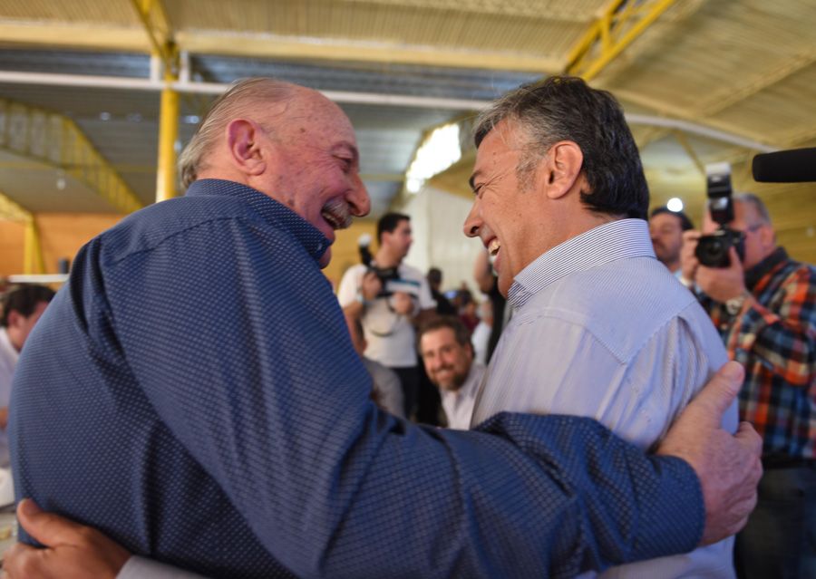 Ronco con el gobernador Cornejo.&nbsp;