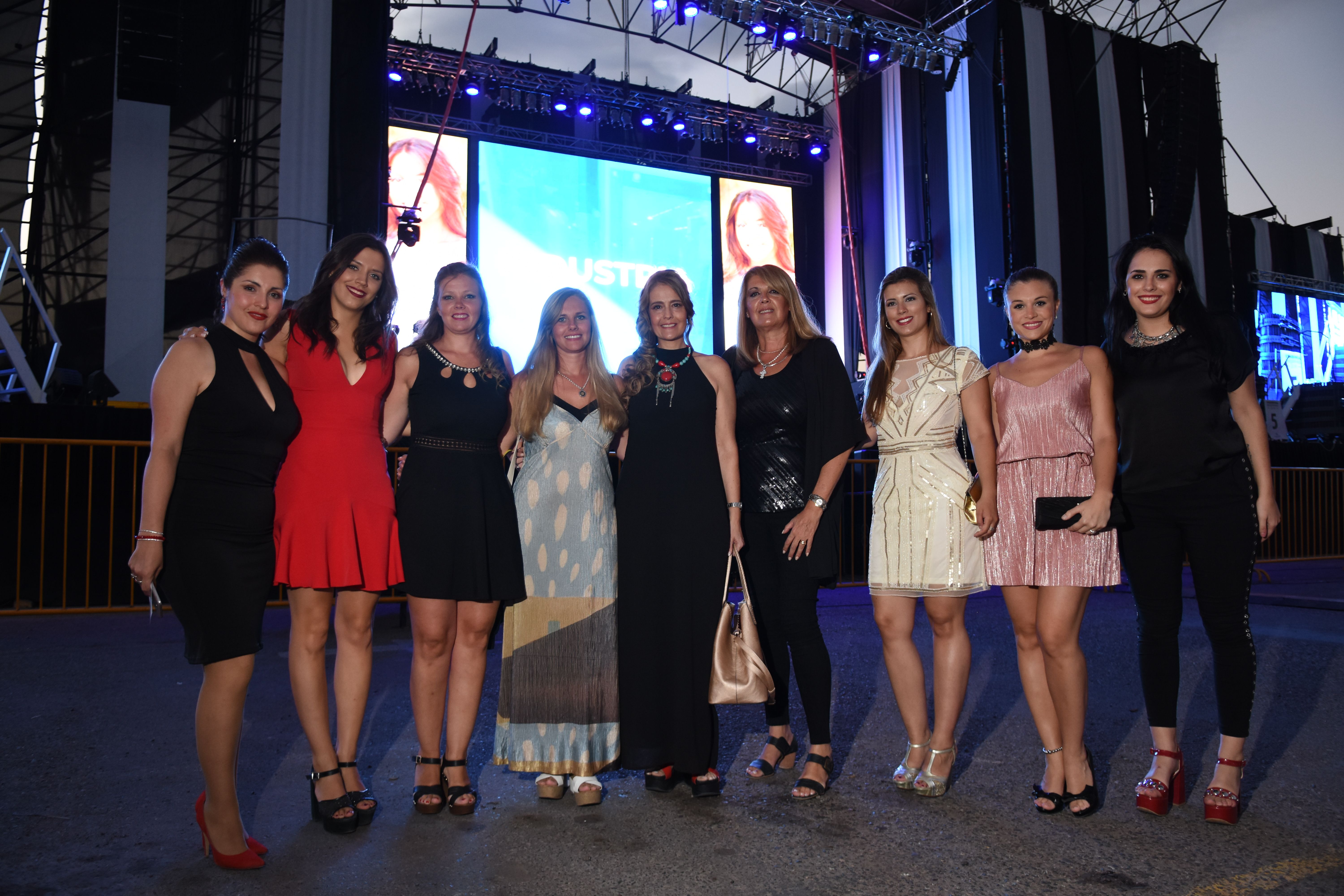 Ex reinas vendimiales. Paola Mercado, Sofía Haudet, Eliana Bertani, Marilina Babuggia, Marilú Iaconetti, Dolly Linares, Lourdes Rodríguez, Victoria Gochicoa y Rocío Valdivia.