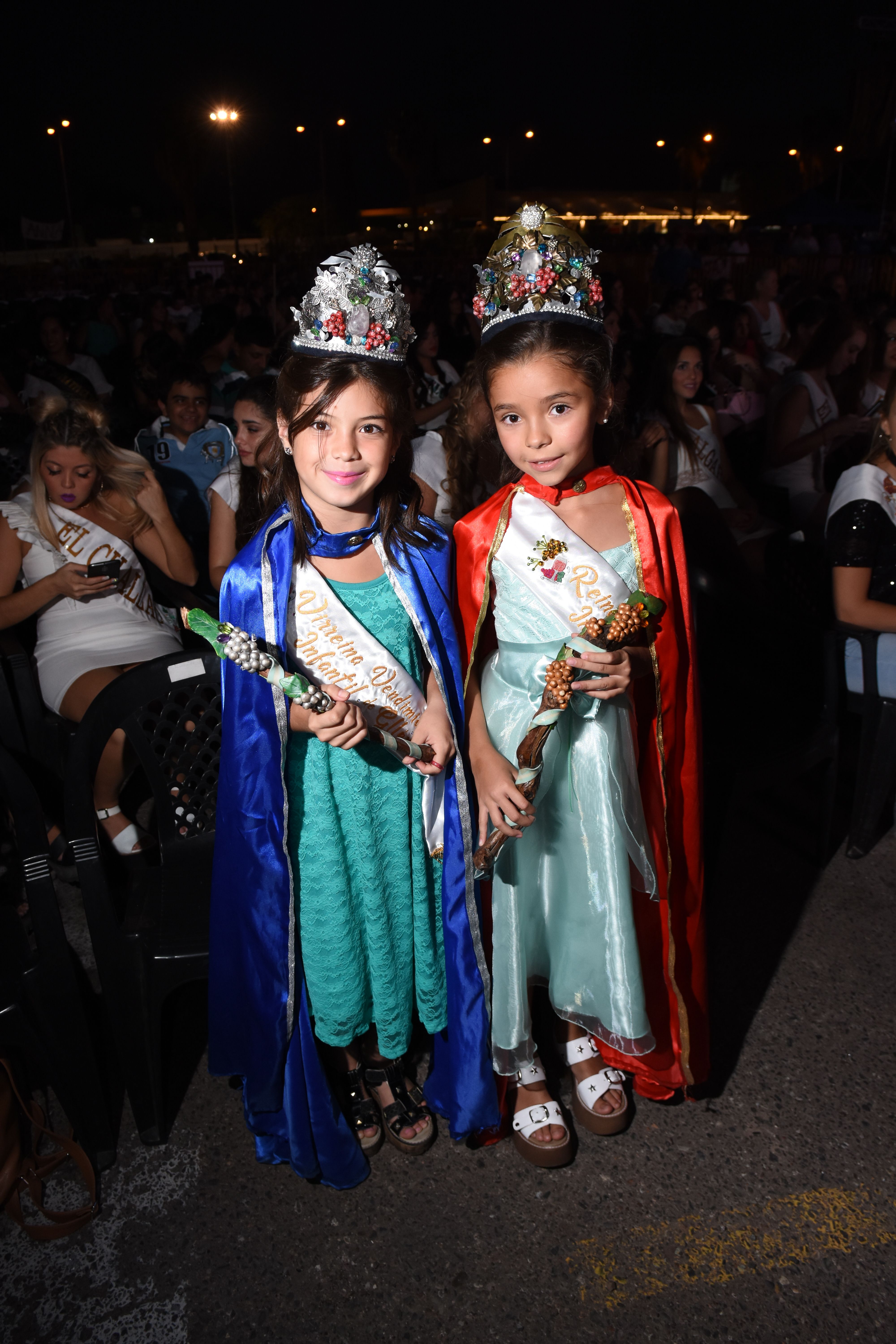 Alma Ledesma ( virreina de la Vendimia infantil) y Morena Triviño (reina de la Vendmia Infantil).