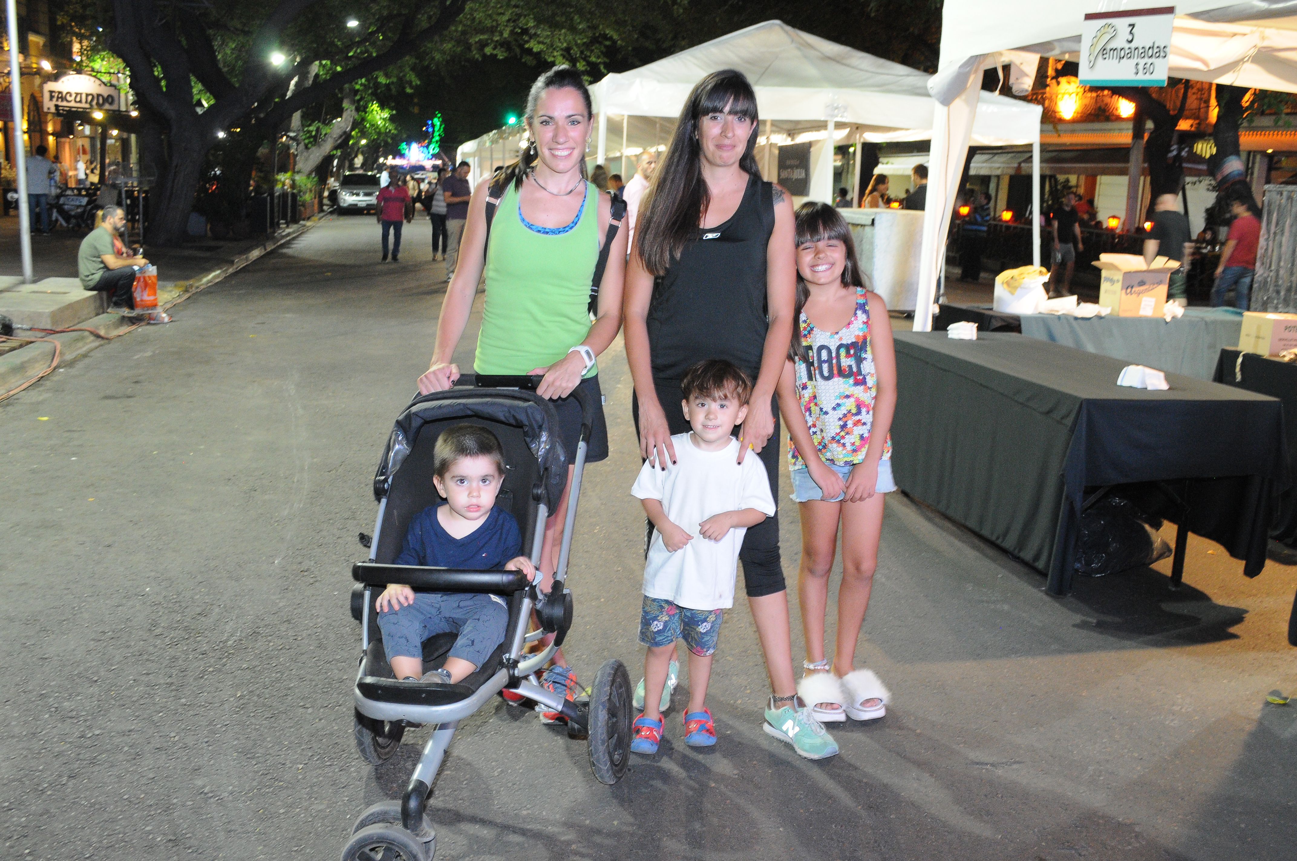 Alejandra, Valeria, Suraj, Simón y Ambar.