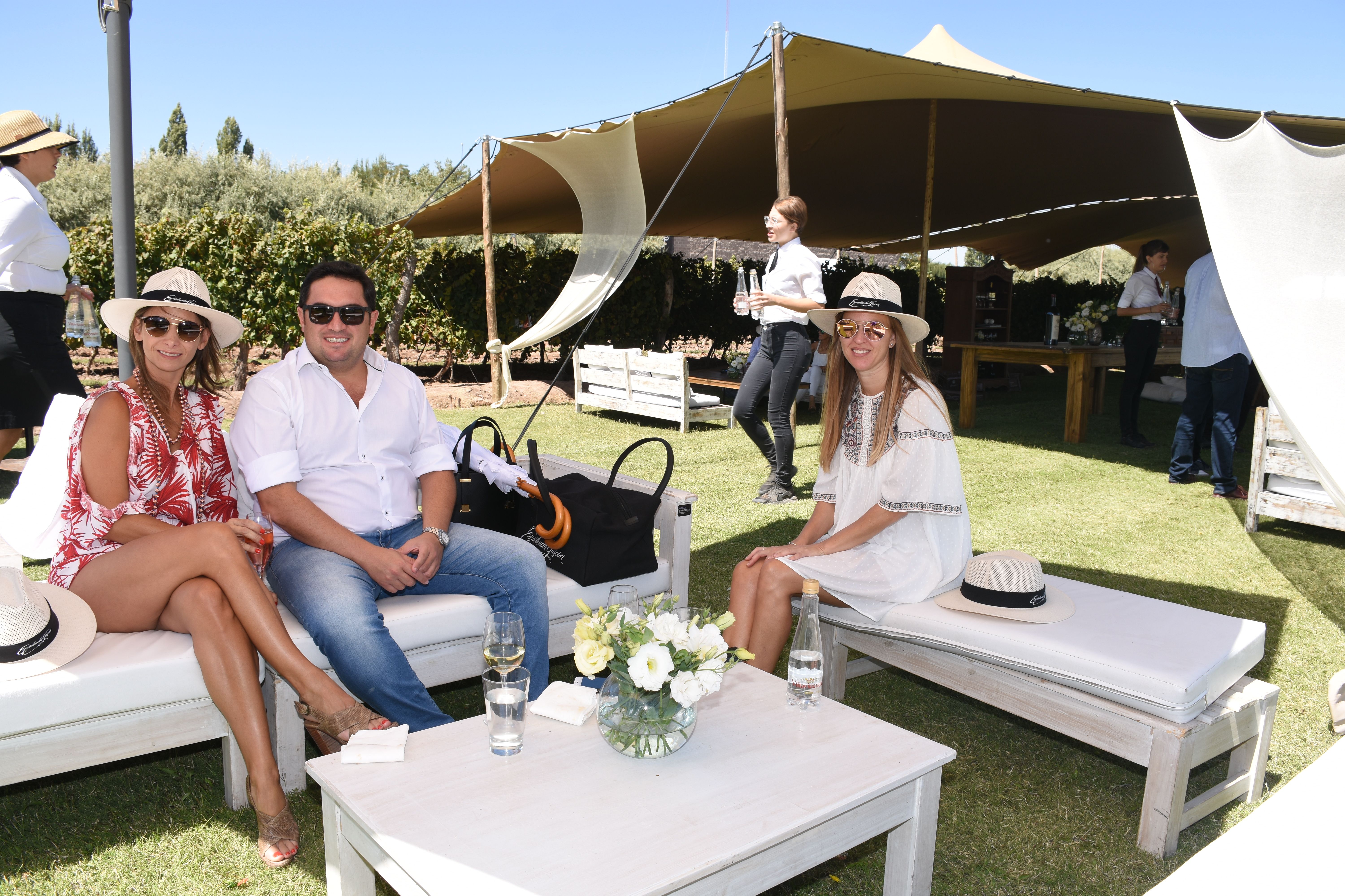 Sofía Paz, José Yamus y Jimena Etchegaray.