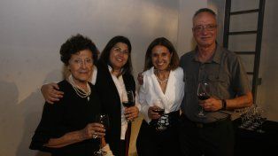 Raquel Fluixa, Rebeca Sarelli, Sol Fluixa y Adolfo Giménez.