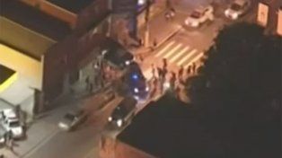 La caravana de autos oficiales saliendo que lleva a Lula al aeropuerto.&nbsp;