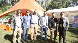 Los chicos de Omega. Santiago Remy, Damián Guidolín, Daniel Coria, Sebastián Jorro Barón, Diego Calderón y Diego Silicato.