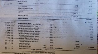 Compras. En el resumen de la tarjeta se ve la compra de una Play Station.