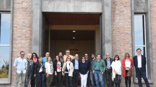El grupo de invitados a la inauguración de la nueva bodega en Vista Flores.