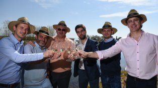 &nbsp;Brindan por la nueva bodega. Sergio Pomar, Pablo Minatelli, Silvio Alberto, Ignacio Serrano, Gonzalo Serrano y Adrián Cura.