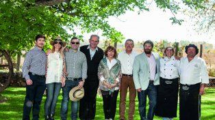 Anfitriones de lujo. Lucca Stradella, Silvina García Bianchi, Rafael García Bianchi, Raúl Bianchi, Sylvia Bianchi, Ricardo Stradella, Eduardo Stradella, Gianina Bianchi y Valentín Stradella.