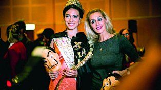 Julieta Lagos (Reina Nacional de la Vendimia) junto a Gisela Valdéz (directora del Centro de Congresos de San Rafael).