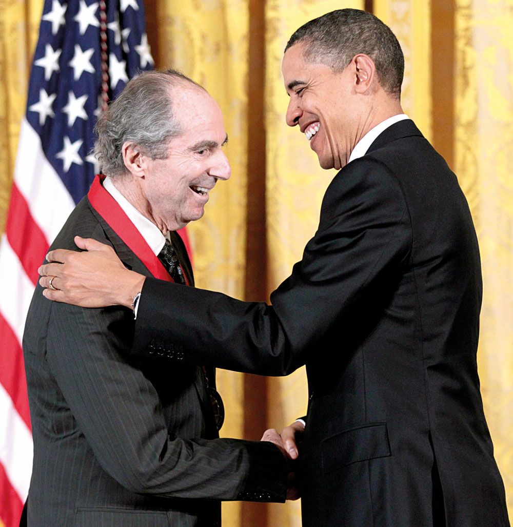 Con Barack Obama. Del entonces presidente de Estados Unidos recibió la medalla al mérito nacional de Humanidades, en marzo de 2011.