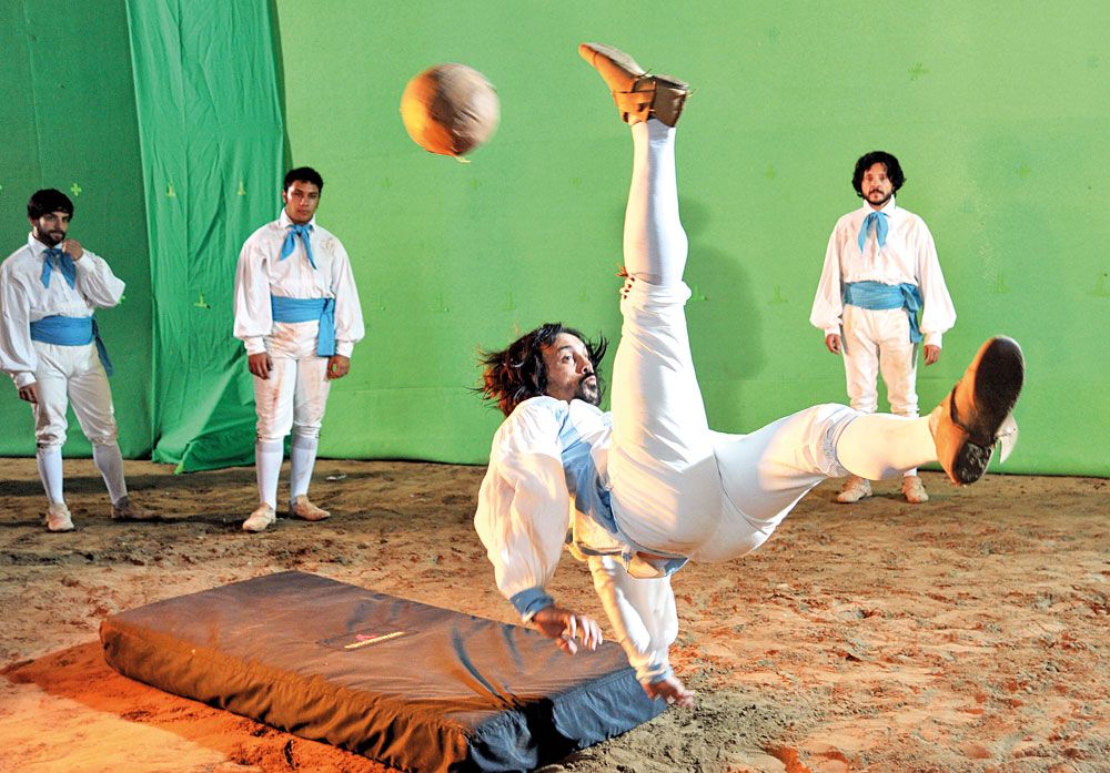 ¡Chatrú, Chatrú! José Chatruc ensaya una chilena para la filmación.&nbsp;