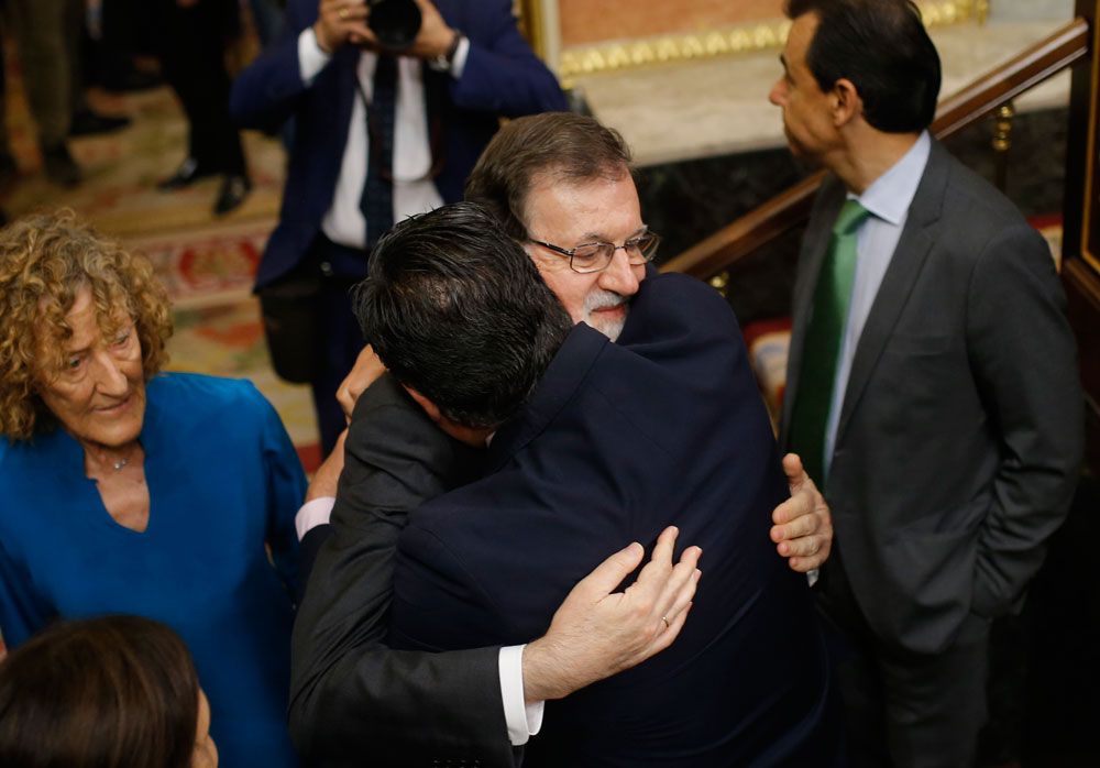 Hubo algunos aplausos emotivos para Rajoy. Foto: AP.