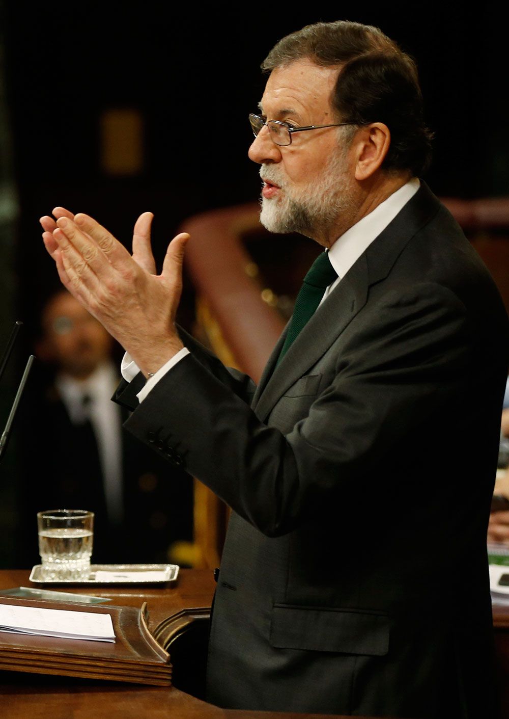 Mariano Rajoy intentó revertir la situación hablando. No pudo. Foto: AP.