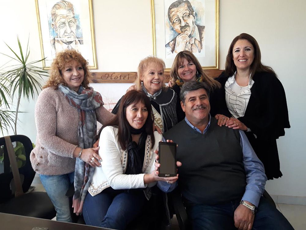 El intendente Mario Abed; Yésica Ballardi, subsecretaria de Desarrollo Social del departamento; la presidenta del Concejo Deliberante Sandra Astudillo; la delegada de adultos mayores de Junín Celia D´Bendetto, y la reina de adultos mayores&nbsp;Mafalda Riveira.