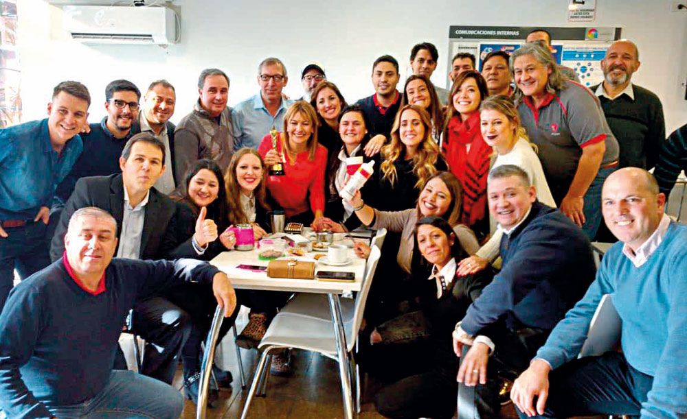 &nbsp;Marcela Navarro fue recibida con aplausos por todos sus compañeros.