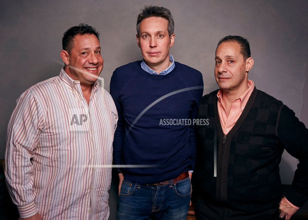 David Kellman, el director Tim Wardle y Robert Shafran. Foto: AP.