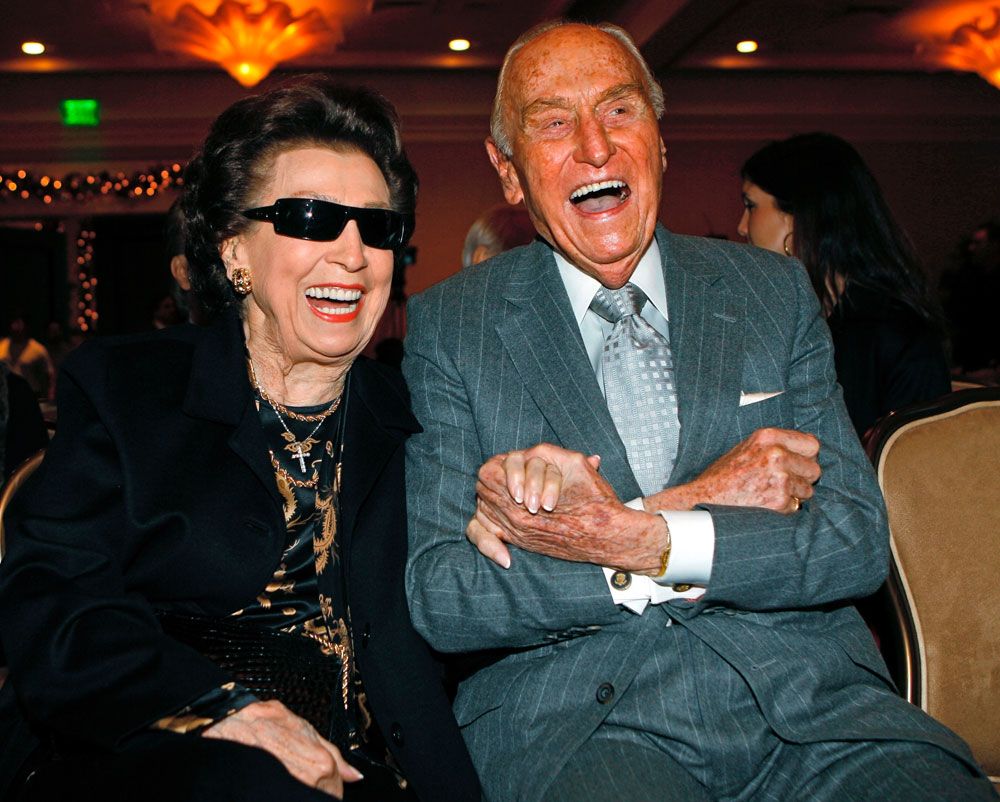 Nancy Sinatra en una de las últimas fotos con Frank. Tenía 101 años. Foto: AP.