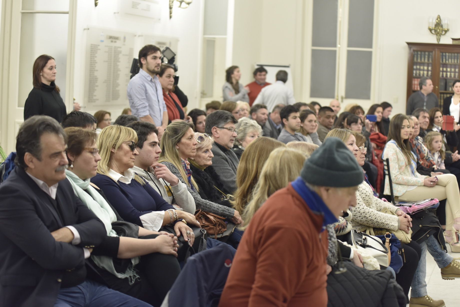 Numerosos invitados coparon el salón de los Pasos Perdidos de la legislatura mendocina.
