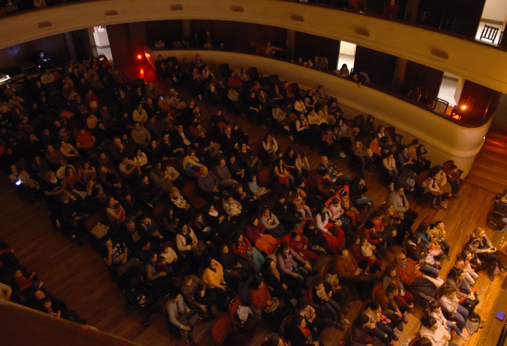 Independencia. El público acompañó las producciones del teatro.