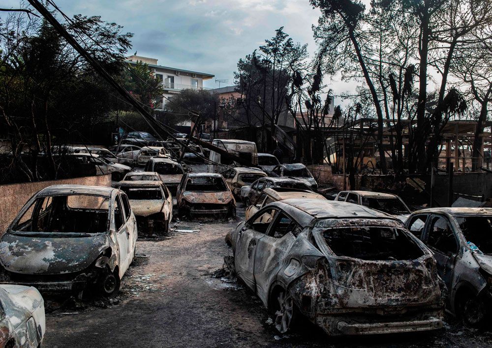 Desastre. Se cree que muchos habitantes de Mati fallecieron calcinados en sus autos queriendo huir del fuego. Crece la cifra de muertos. Foto: AP.