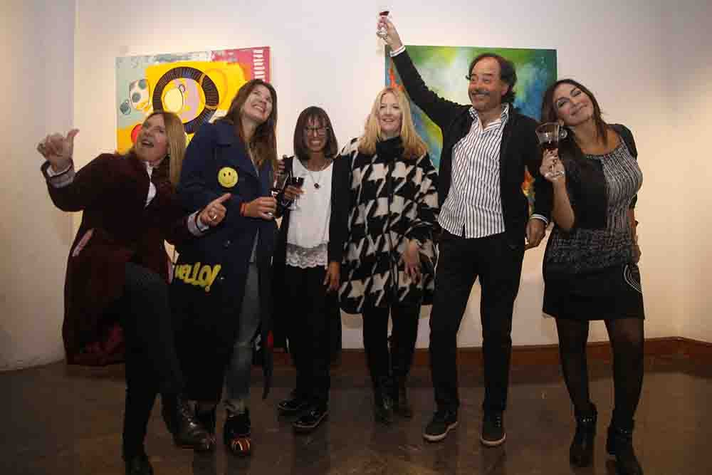 Solidarios.Los artistas Silvia Basso, Renata Würschmidt, Marcelo von der Heyde y Mariana Pelichone junto a Alejandra Goldsack (presidenta de Banco de Alimentos) y Lorena Cepparo (presidenta de Valos).