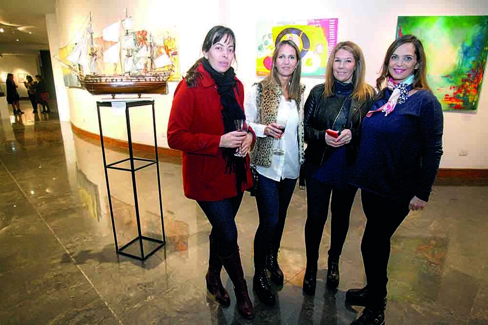 Mariana Sánchez, Laura Pelichone, Adriana Micheli y Nieves Pelichone.
