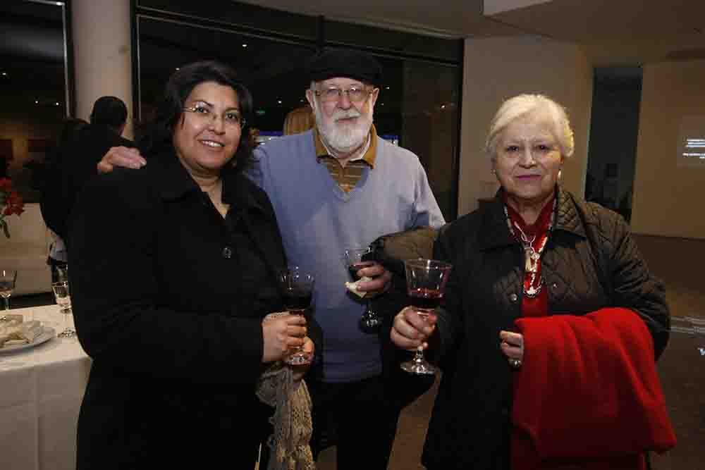 Rebeca Sarelli, el maestro Antonio Sarelli y Silvia Spera.