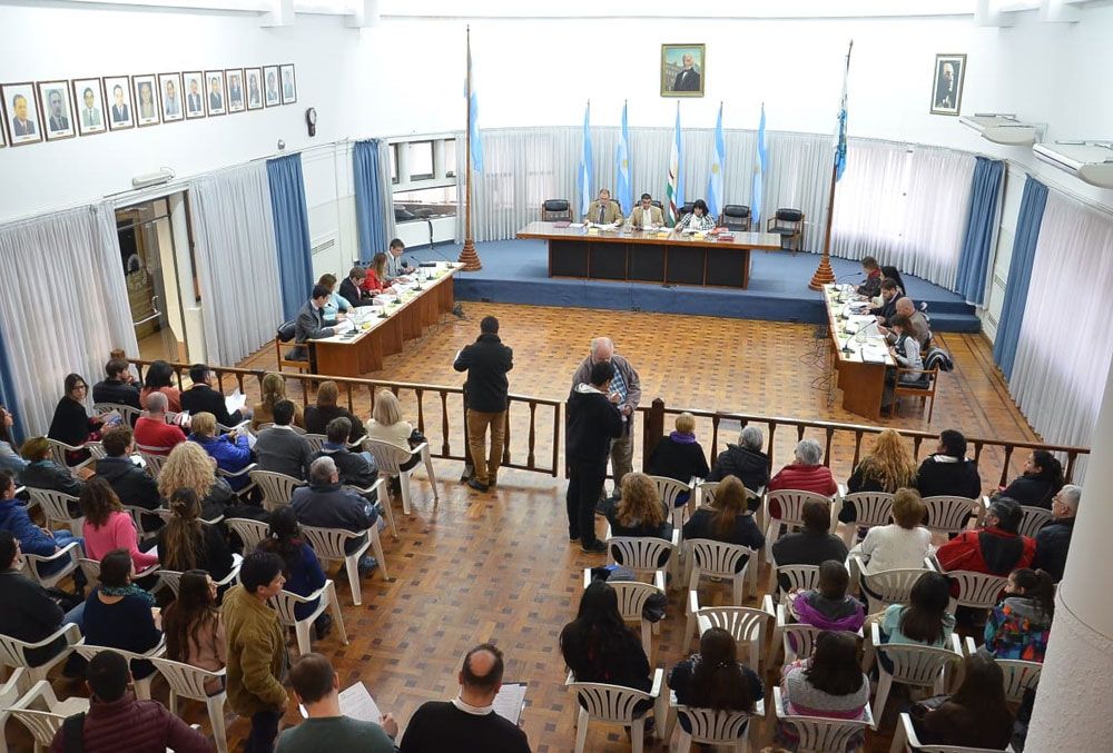 Ajustado. Por 6 votos a 5 el proyecto radical fue aprobado.