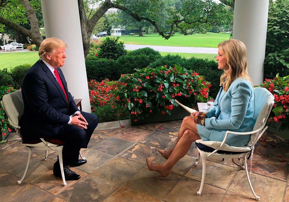 Entrevista. Trump invitó a la presentadora de su programa matutino favorito, que se centra en noticias y opiniones dirigidas a sus partidarios. Muy poco creíble la entrevista. Foto: AP.