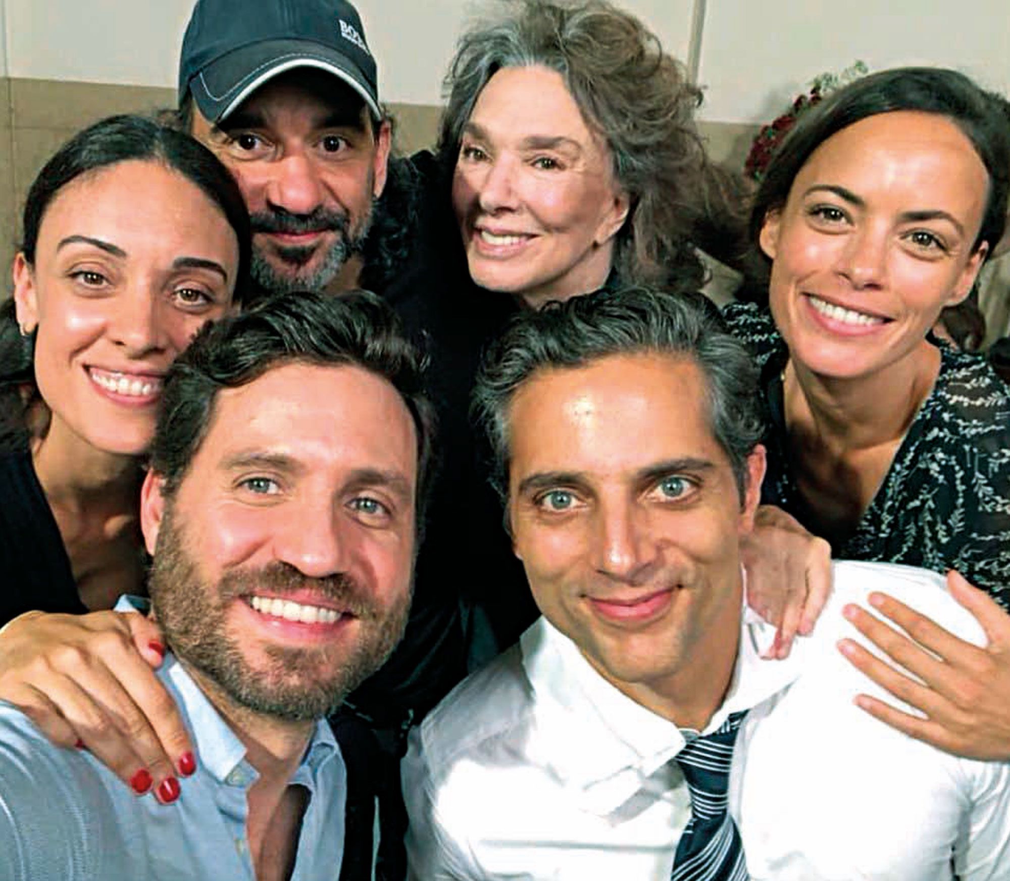 Equipo. Los protagonistas de La quietud posan junto a Pablo Trapero.