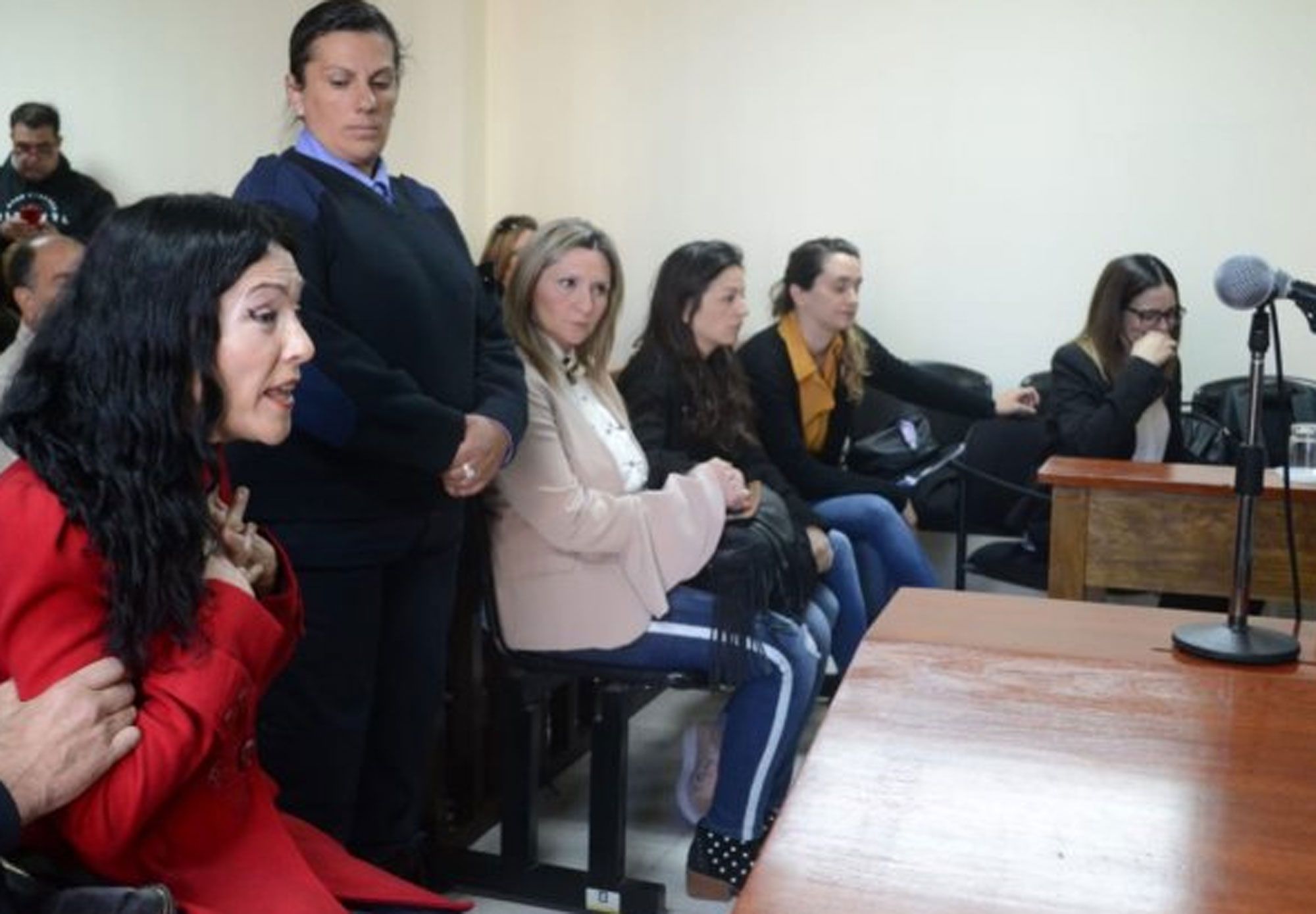 La mamá de Genaro le quiso hablar a Julieta, que rompió en llanto.