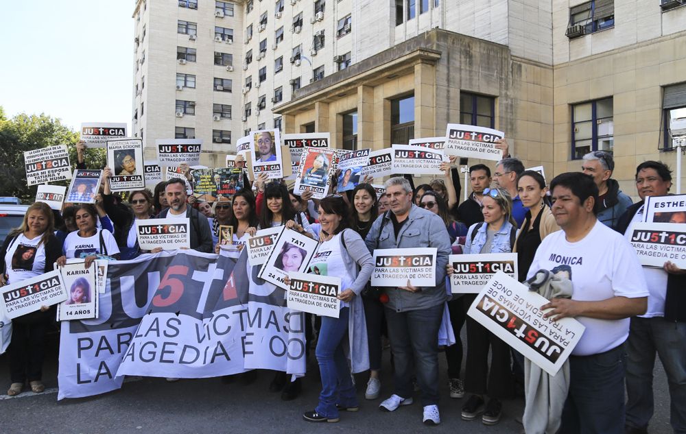 Segundo juicio por la Tragedia de Once. Familiares de las víctimas se mostraron satisfechos con la sentencia a De Vido.