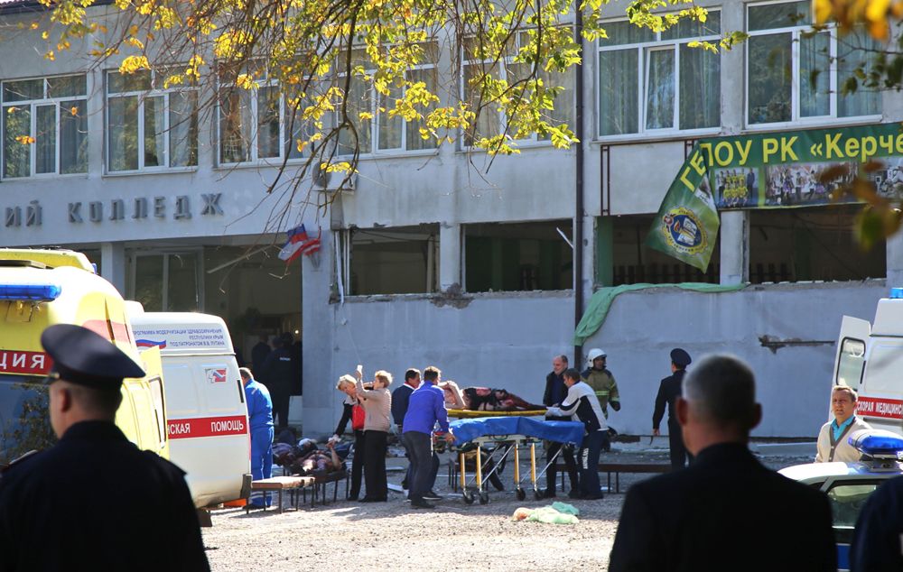 De terror. Nadie podía creer la matanza que generó un estudiante de la escuela. Investigan el móvil del ataque. Foto: AP.