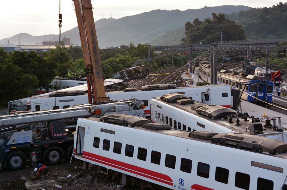 Descarrilamiento de tren en Taiwán. Foto: AP.
