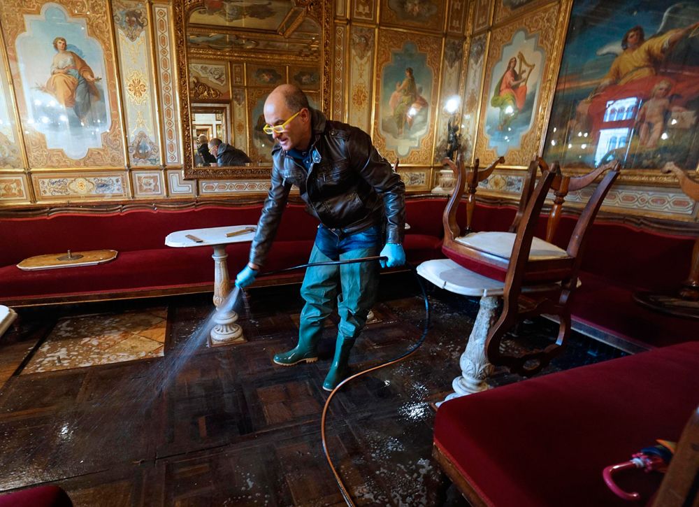 Venecia inundada... aún más si era esto posible. Foto: AP.