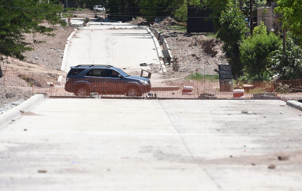 Ampliación de la calle Paso. El trabajo se encuentra bastante atrasado. Foto: Horacio Altamirano / Diario UNO.&nbsp;
